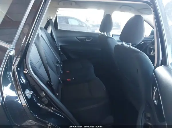 KNMAT2MTXHP576824 2017 NISSAN ROGUE - Image 8