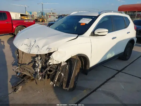 KNMAT2MTXHP579318 2017 NISSAN ROGUE - Image 2