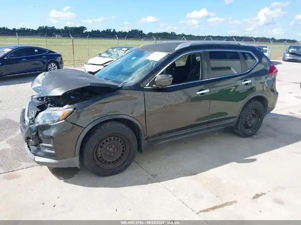KNMAT2MTXHP579643 2017 NISSAN ROGUE - Image 2