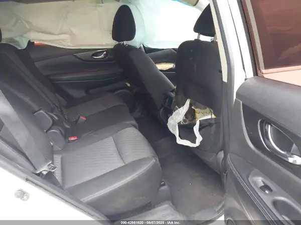 KNMAT2MTXHP581487 2017 NISSAN ROGUE - Image 8