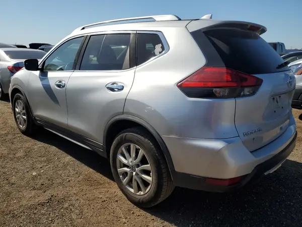KNMAT2MTXHP585944 2017 NISSAN ROGUE - Image 2