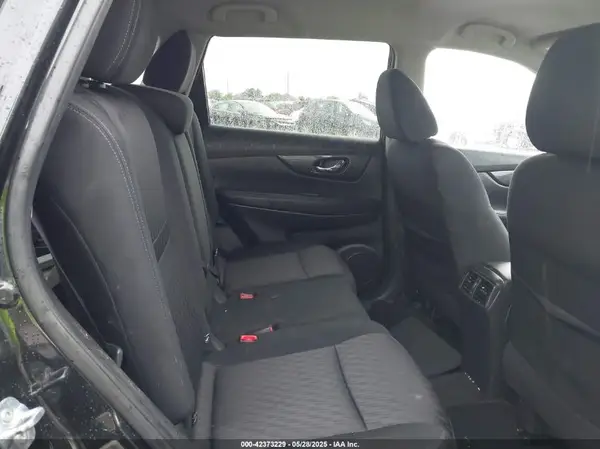 KNMAT2MTXHP587922 2017 NISSAN ROGUE - Image 8