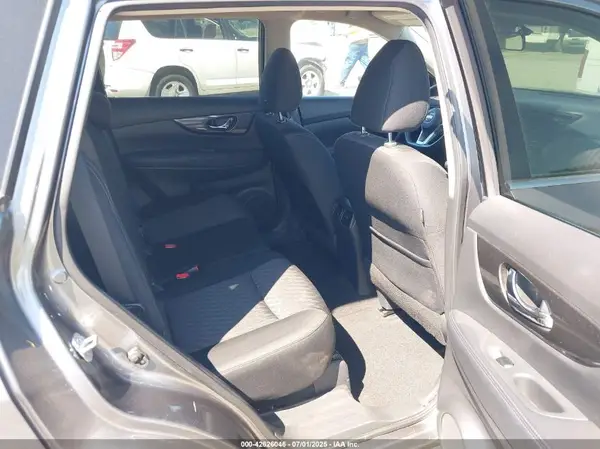 KNMAT2MTXHP588343 2017 NISSAN ROGUE - Image 8