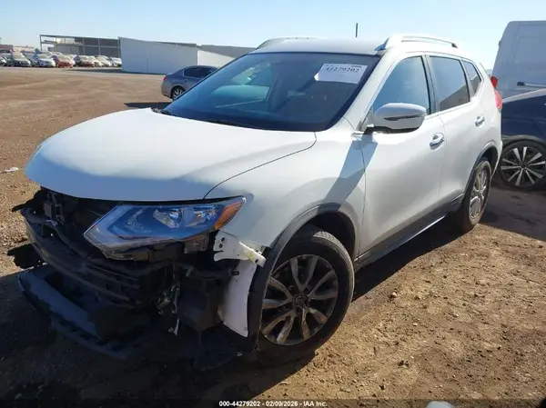 KNMAT2MTXHP589685 2017 NISSAN ROGUE - Image 2