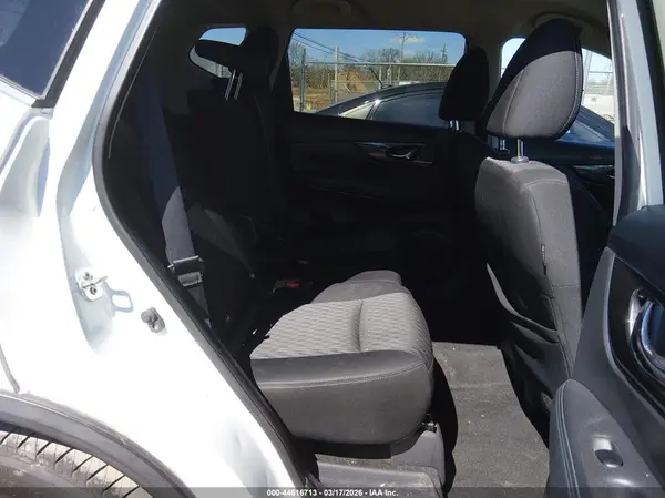 KNMAT2MTXHP596779 2017 NISSAN ROGUE - Image 8
