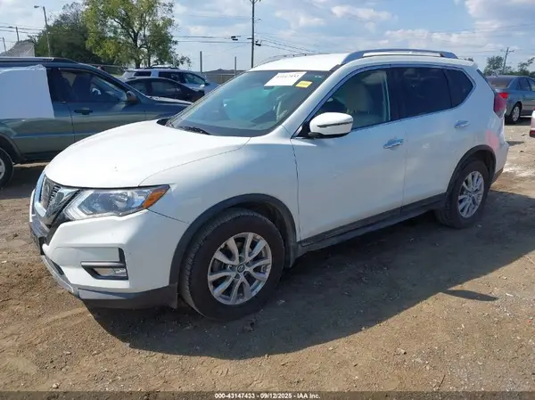 KNMAT2MTXHP597690 2017 NISSAN ROGUE - Image 2