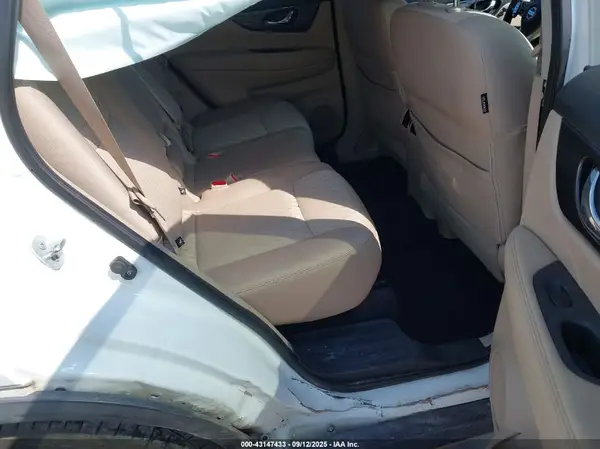 KNMAT2MTXHP597690 2017 NISSAN ROGUE - Image 8