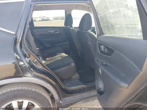 KNMAT2MTXHP600202 2017 NISSAN ROGUE - Image 8