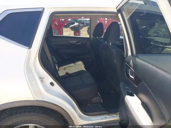 KNMAT2MTXHP603326 2017 NISSAN ROGUE - Image 8