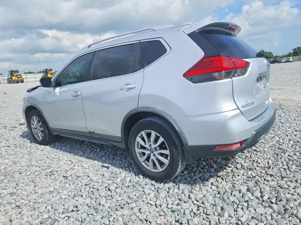 KNMAT2MTXHP605383 2017 NISSAN ROGUE - Image 2