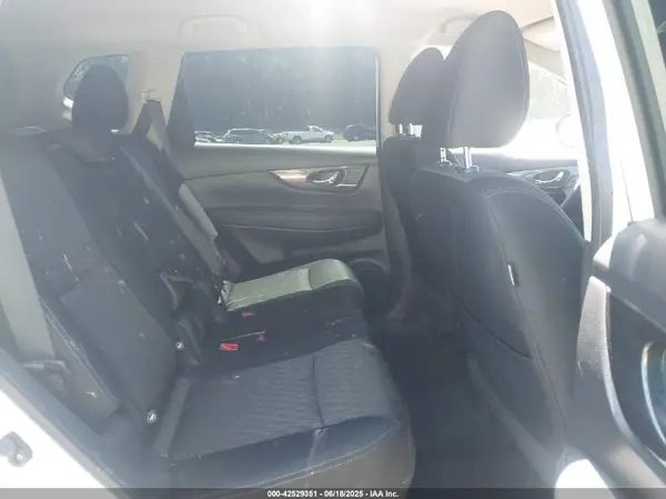 KNMAT2MTXHP606453 2017 NISSAN ROGUE - Image 8