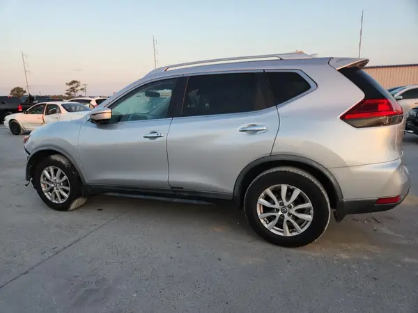 KNMAT2MTXHP610275 2017 NISSAN ROGUE - Image 2