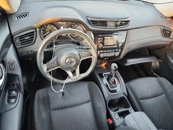 KNMAT2MTXHP610275 2017 NISSAN ROGUE - Image 8