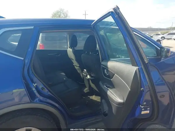 KNMAT2MTXHP615041 2017 NISSAN ROGUE - Image 8