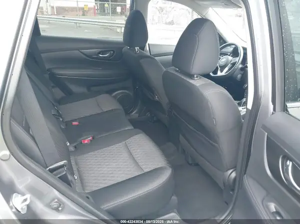 KNMAT2MTXHP615458 2017 NISSAN ROGUE - Image 8