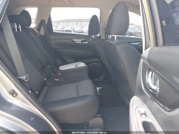 KNMAT2MTXHP616058 2017 NISSAN ROGUE - Image 8