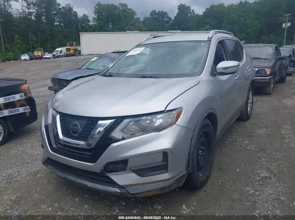 KNMAT2MTXHP617971 2017 NISSAN ROGUE - Image 2