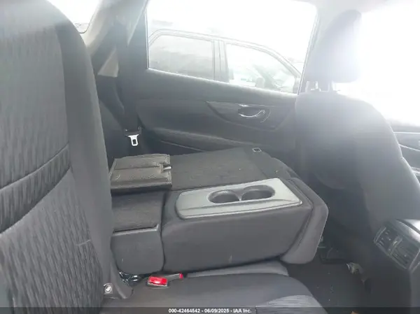 KNMAT2MTXHP617971 2017 NISSAN ROGUE - Image 8