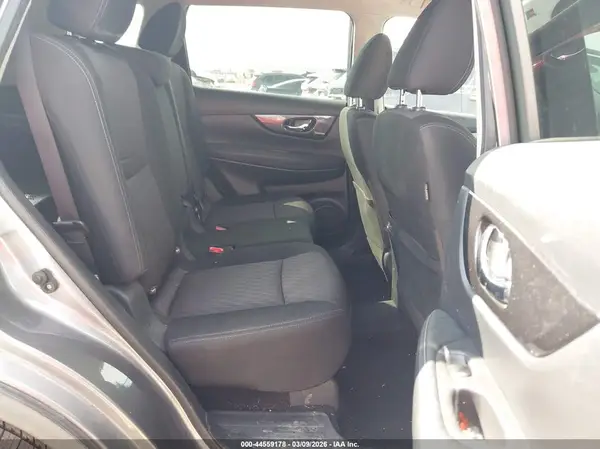KNMAT2MTXJP522820 2018 NISSAN ROGUE - Image 8