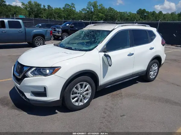 KNMAT2MTXJP526012 2018 NISSAN ROGUE - Image 2