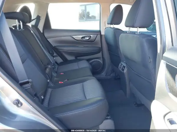 KNMAT2MTXJP528388 2018 NISSAN ROGUE - Image 8