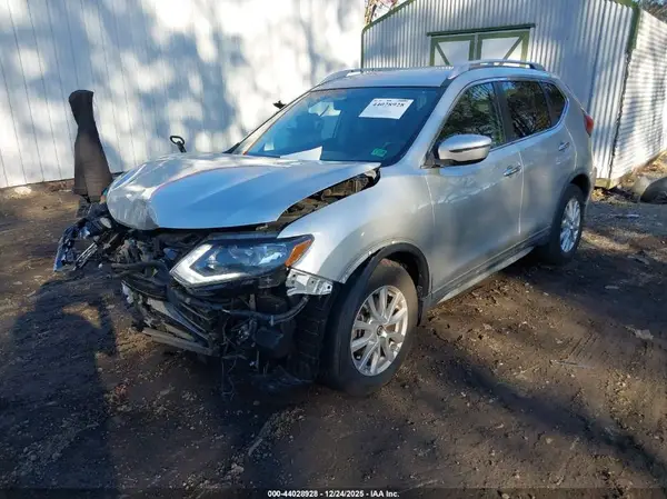 KNMAT2MTXJP532411 2018 NISSAN ROGUE - Image 2