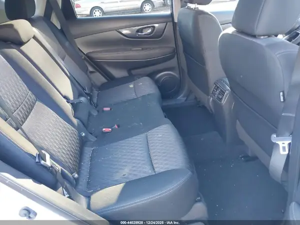 KNMAT2MTXJP532411 2018 NISSAN ROGUE - Image 8