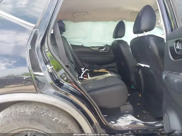 KNMAT2MTXJP536250 2018 NISSAN ROGUE - Image 8