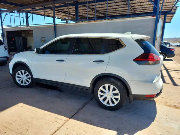 KNMAT2MTXJP537172 2018 NISSAN ROGUE - Image 2