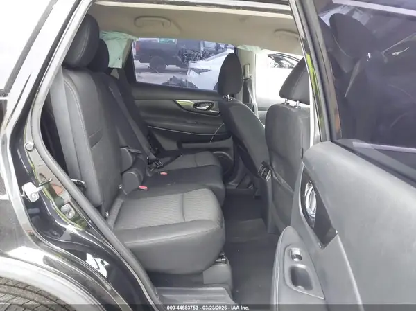 KNMAT2MTXJP537396 2018 NISSAN ROGUE - Image 8