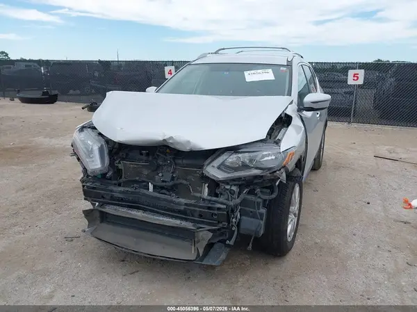 KNMAT2MTXJP546003 2018 NISSAN ROGUE - Image 2