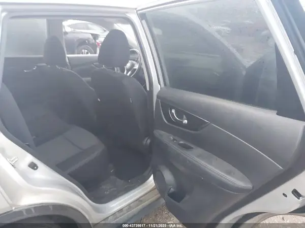 KNMAT2MTXJP550083 2018 NISSAN ROGUE - Image 8