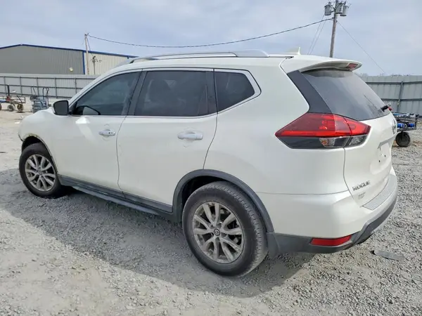 KNMAT2MTXJP552772 2018 NISSAN ROGUE - Image 2