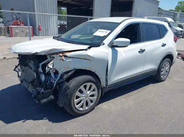 KNMAT2MTXJP557910 2018 NISSAN ROGUE - Image 2