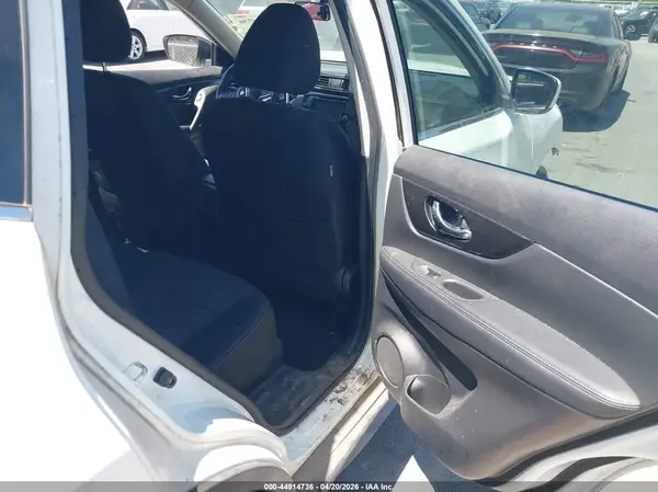 KNMAT2MTXJP557910 2018 NISSAN ROGUE - Image 8
