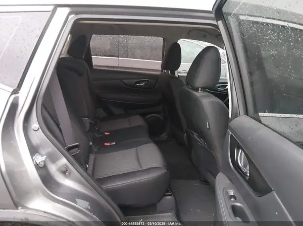 KNMAT2MTXJP558300 2018 NISSAN ROGUE - Image 8