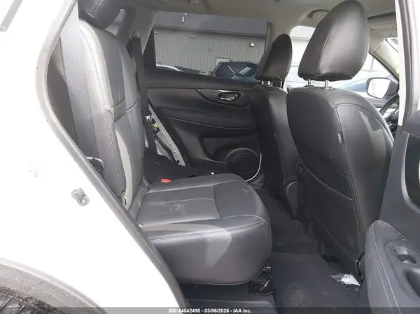 KNMAT2MTXJP563559 2018 NISSAN ROGUE - Image 8