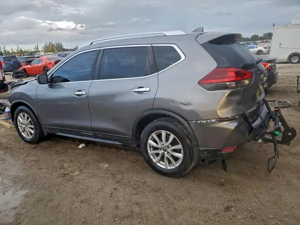 KNMAT2MTXJP563643 2018 NISSAN ROGUE - Image 2
