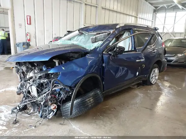 KNMAT2MTXJP563805 2018 NISSAN ROGUE - Image 2