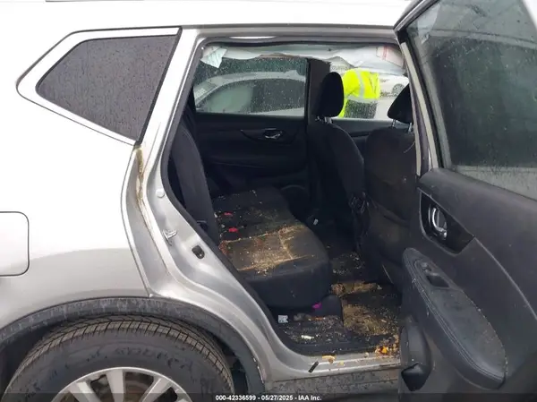 KNMAT2MTXJP574478 2018 NISSAN ROGUE - Image 8