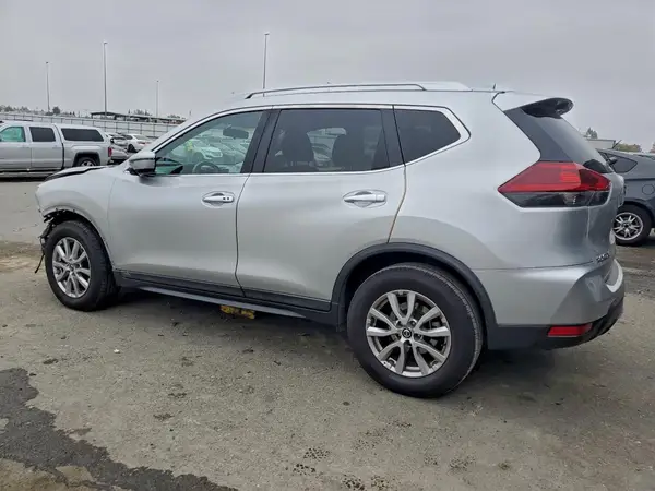 KNMAT2MTXJP585903 2018 NISSAN ROGUE - Image 2