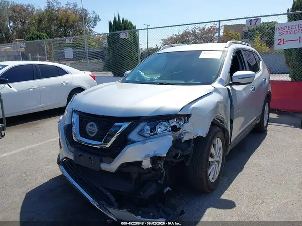 KNMAT2MTXJP586727 2018 NISSAN ROGUE - Image 2