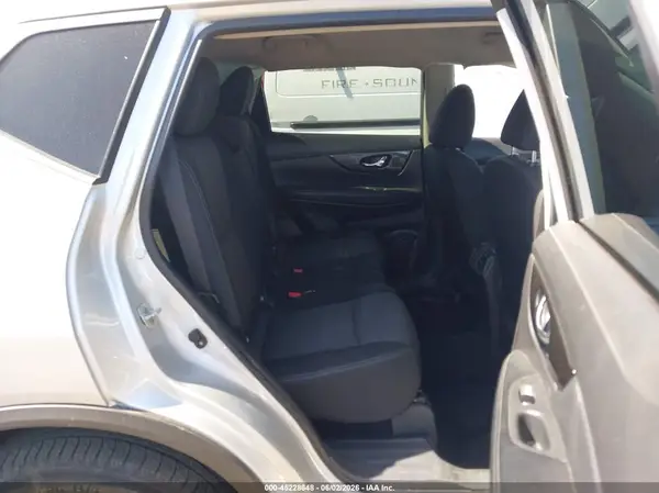 KNMAT2MTXJP586727 2018 NISSAN ROGUE - Image 8