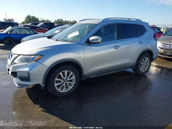 KNMAT2MTXJP588333 2018 NISSAN ROGUE - Image 2