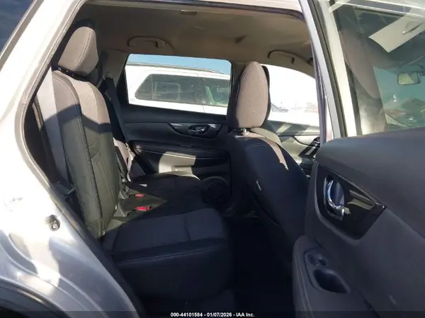 KNMAT2MTXJP588333 2018 NISSAN ROGUE - Image 8