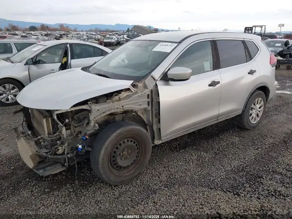 KNMAT2MTXJP590325 2018 NISSAN ROGUE - Image 2