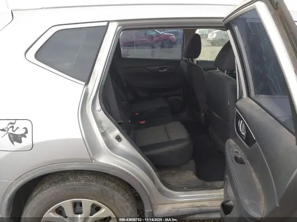 KNMAT2MTXJP590325 2018 NISSAN ROGUE - Image 8