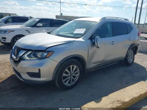 KNMAT2MTXJP591071 2018 NISSAN ROGUE - Image 2