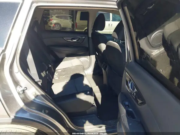 KNMAT2MTXJP593161 2018 NISSAN ROGUE - Image 8