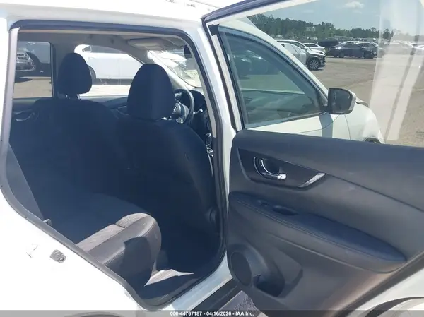 KNMAT2MTXJP595590 2018 NISSAN ROGUE - Image 8